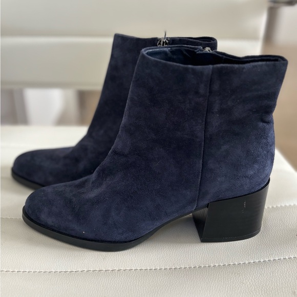 Sam Edelman Wm’s Size 6 navy blue Suede Leather Bootie/Boots Chunky Stacked Heel - Picture 1 of 7